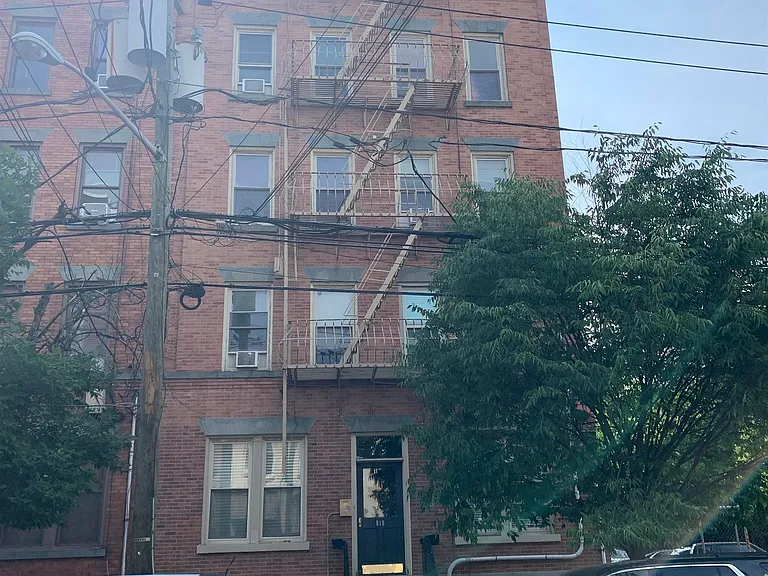 818 Willow Ave #3R — Photo 1