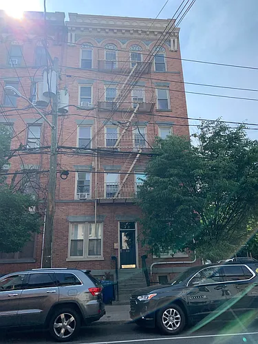 818 Willow Ave #3R Photo 1