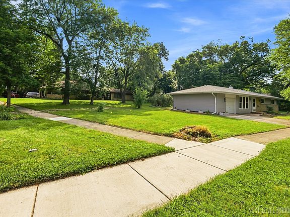 4th image of 557 Willard Ave