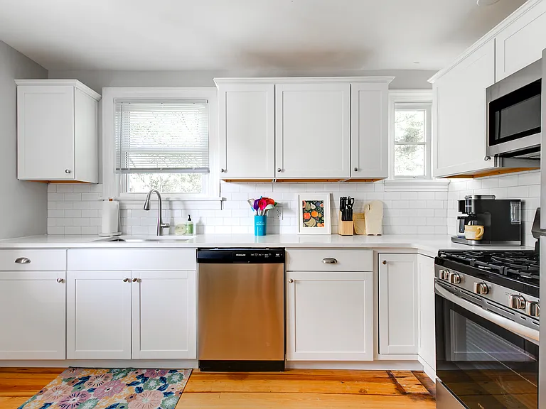 1312 Avondale Ave — Photo 4