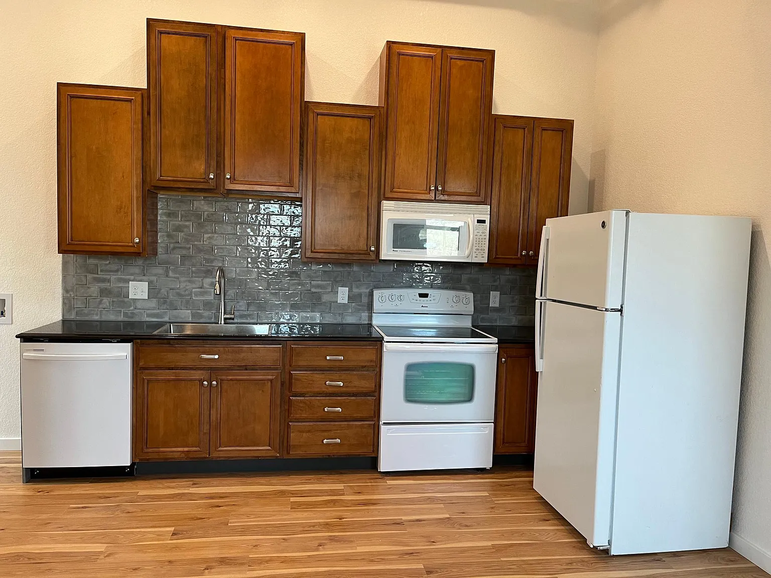 2 bed, 620 sqft, $1,100 — Photo 2