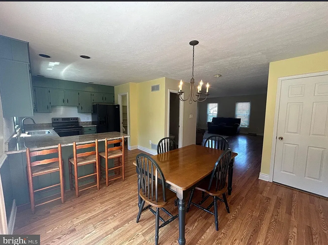 3 bed, 2131 sqft, $2,075 — Photo 3