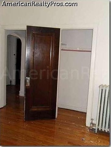 1st image of 2918 W Arthur Ave APT 1A