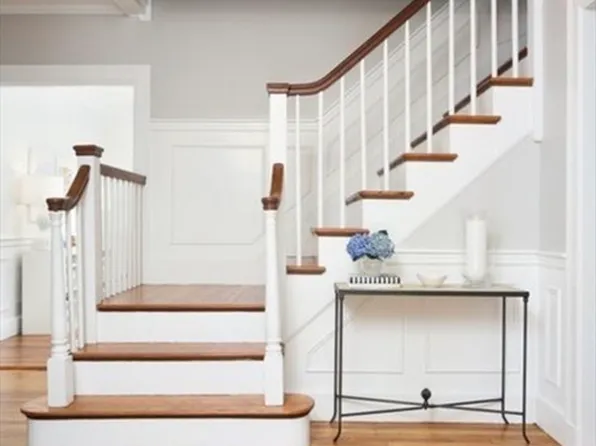 1 Squirrel Hill Ln, Hingham, MA 02043