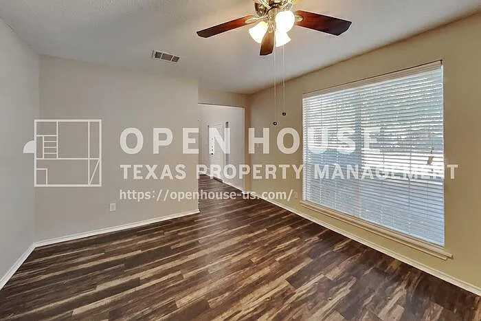 4 bed, 2.5 bath, 2262 sqft, $2,675 — Photo 3