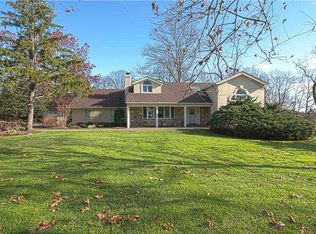 1 Truxton Rd, Dix Hills, NY 11746