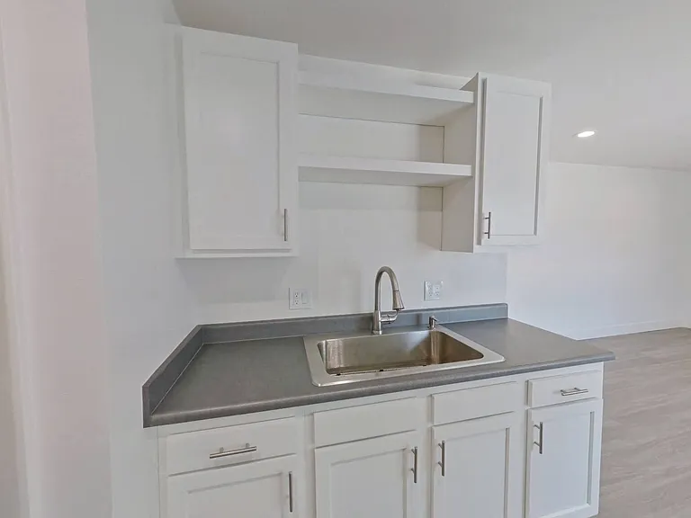 El Dorado Apartments — Photo 30