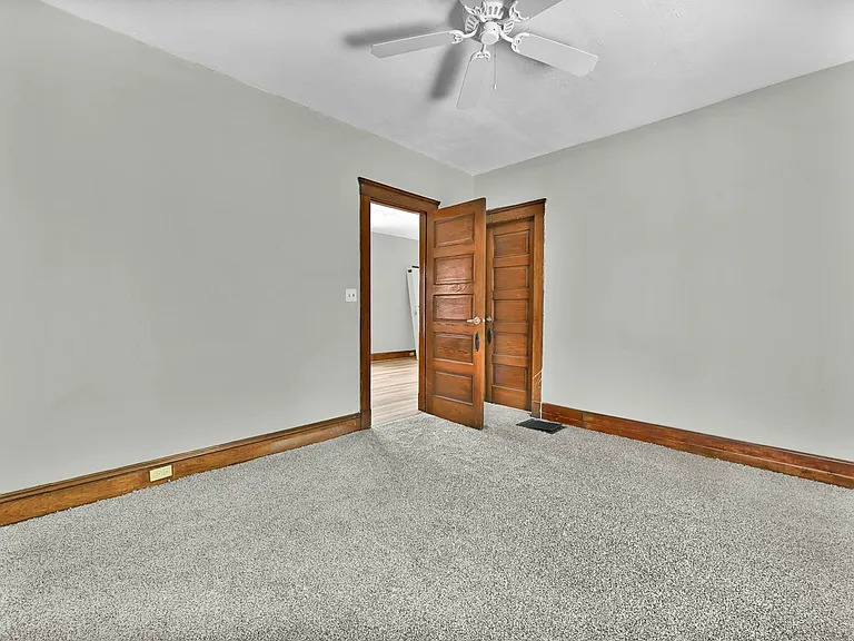 1261 E 123rd St — Photo 11