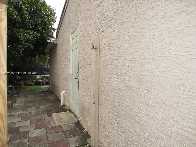 2230 SW 50th Ter #2 — Photo 8