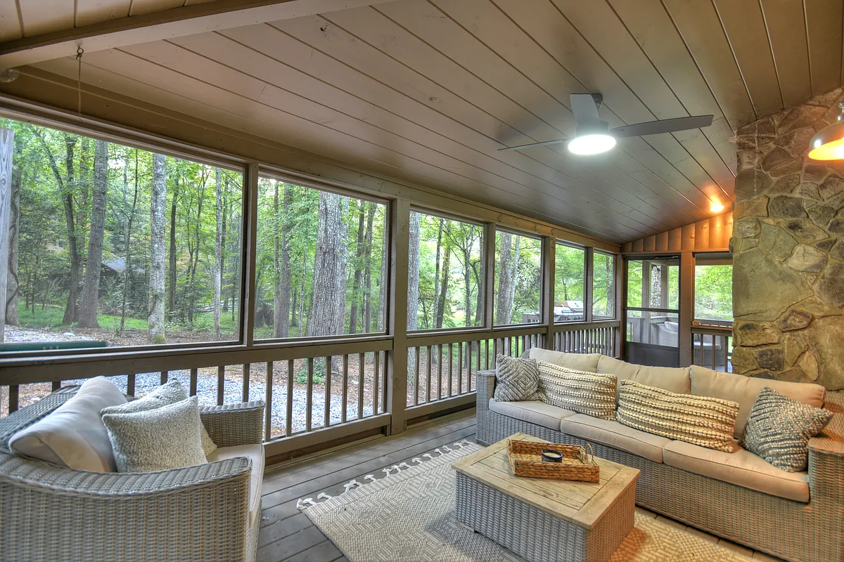 Building Photo - Brown Mountain Dr