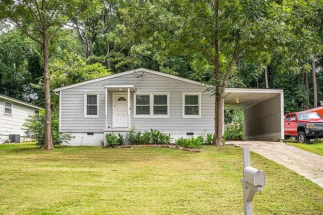 2351 Jackson Dr — Photo 2