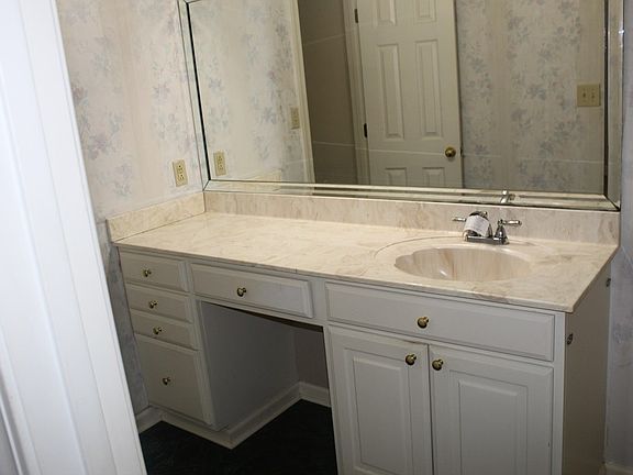4th image of 1205 Wright St