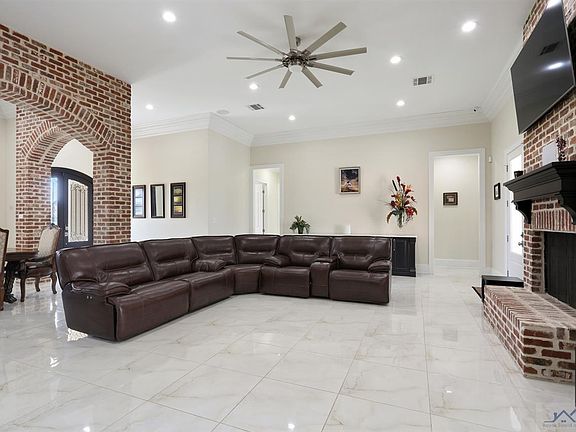 5th image of 220 Moss Point Dr