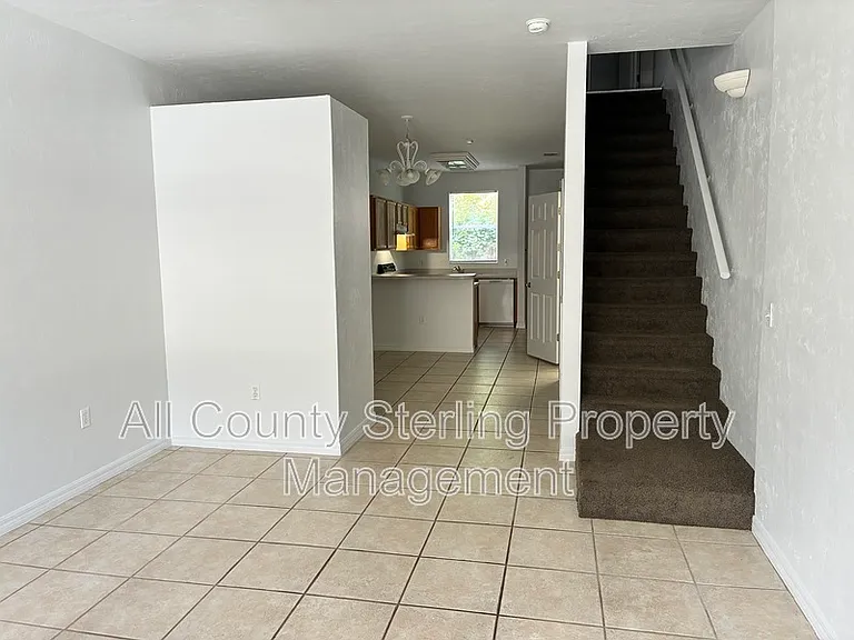 4415 SW 34th St #304 — Photo 3