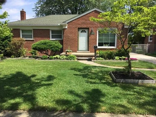 20007 Elizabeth St, Saint Clair Shores, MI 48080