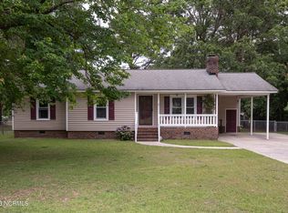2221 Meadowglenn Rd, Greenville, NC 27858