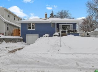 3020 S 43rd St, Omaha, NE 68105