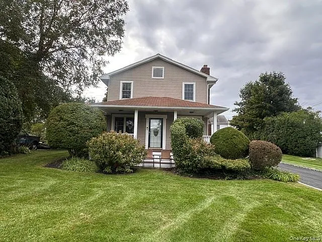 4 bed, 2.0 bath, 2600 sqft, $3,950 — Photo 1