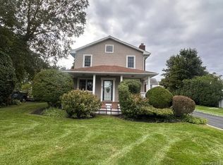 22 Cedar St, Kings Park, NY 11754