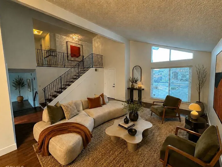 14222 Enfield Cir — Photo 24