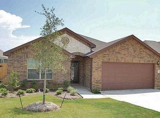 2825 Gardendale Dr, Fort Worth, TX 76120