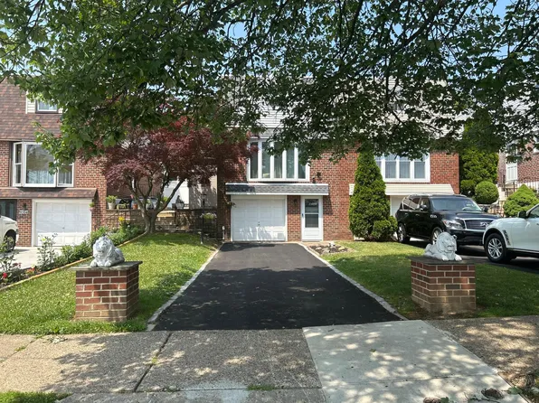 9316 Lansford St, Philadelphia, PA 19114