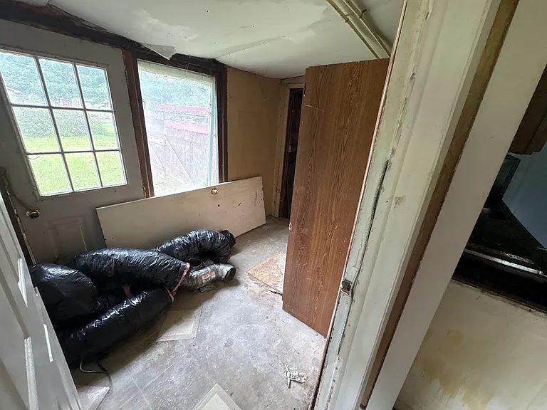 221 E Cherry St — Photo 8