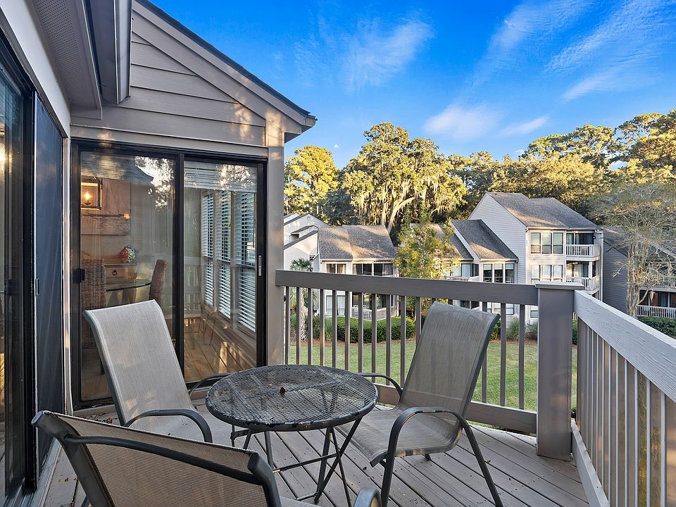 Private Porch. Look down at the wildlife and the communities alligators.