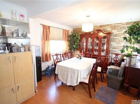 5th image of 322 Stewart Ave