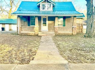 112 S Main St, Arcadia, MO 63621