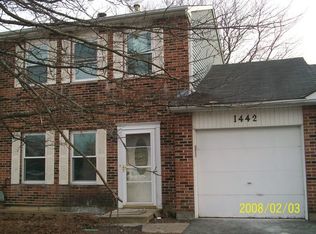 1442 Ash Ct, Carol Stream, IL 60188
