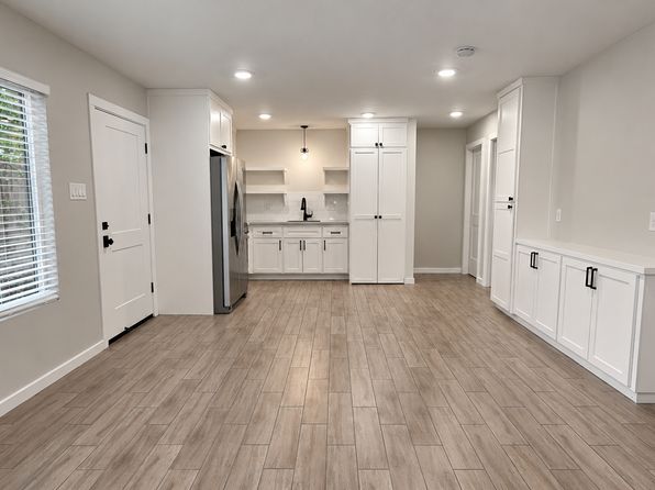 2554 27th St APT B