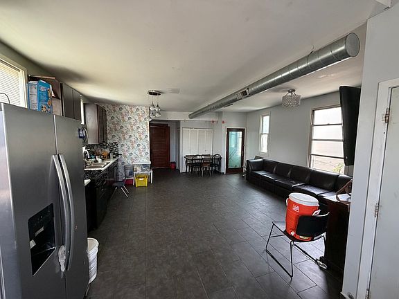 5th image of 2109 N Lorel Ave