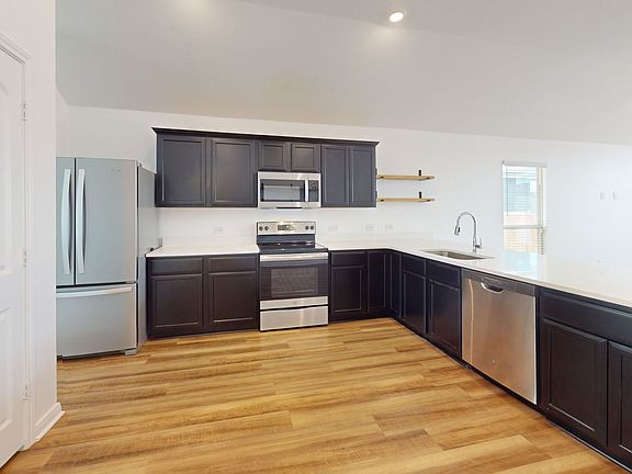 4th image of 3406 Addison St