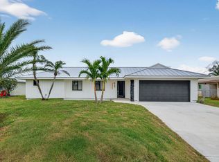 617 SE Whitmore Dr, Port Saint Lucie, FL 34984