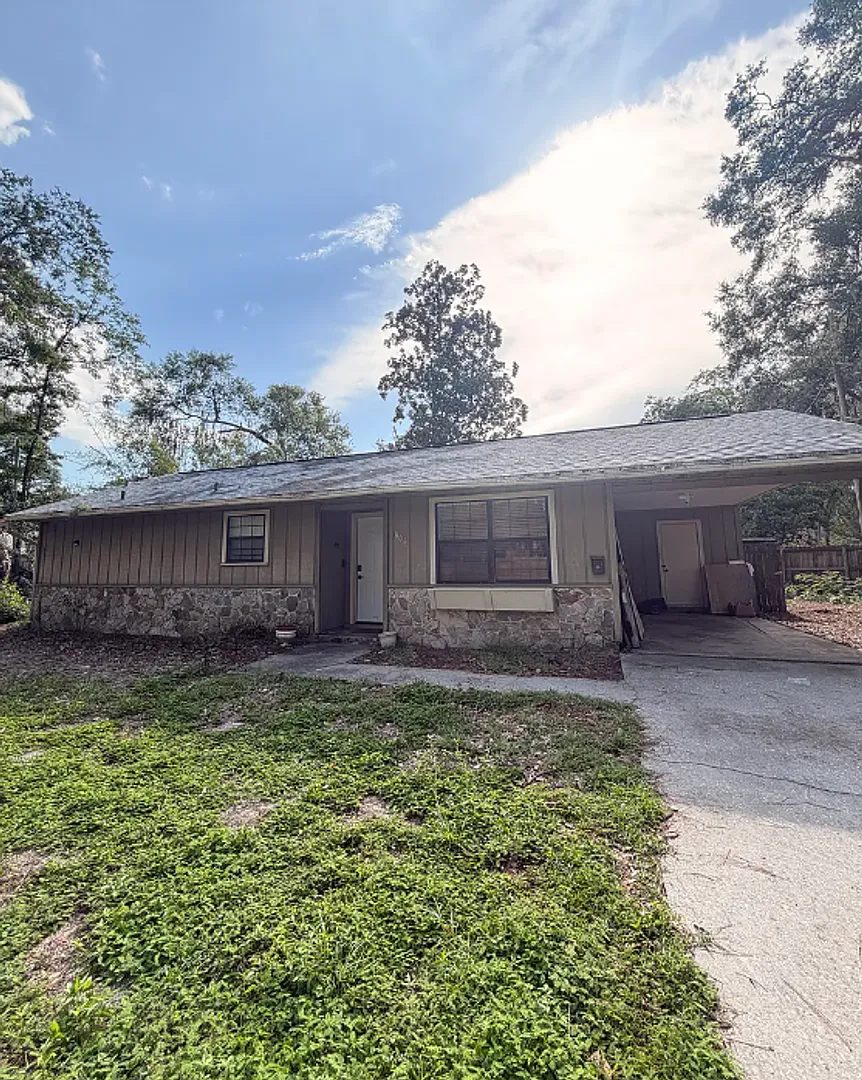 Charming 2BR/2BA Home in Gainesville's Historic Duckpond District — Photo 1