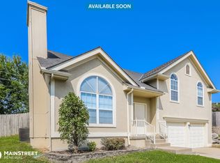 1009 NW Creek Side Ln, Blue Springs, MO 64015