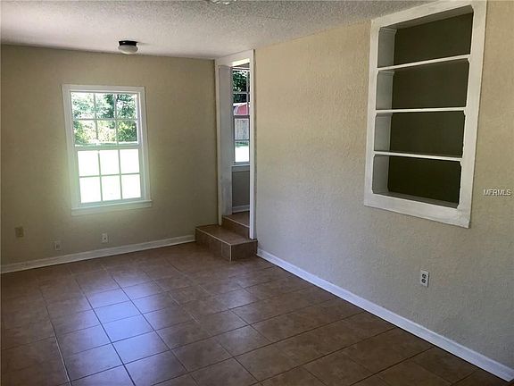 4th image of 1007 N Bask Dr
