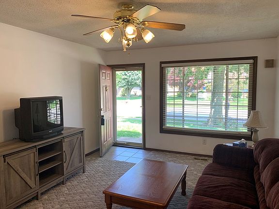 2nd image of 757 Sandra Ln