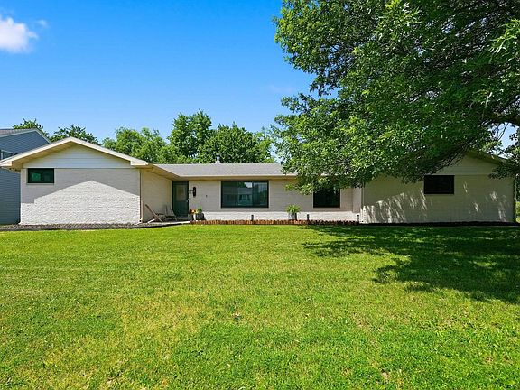 2nd image of 3127 Arrowwood Dr