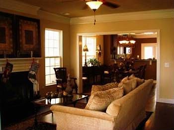 1st image of 802 Valley View Cir