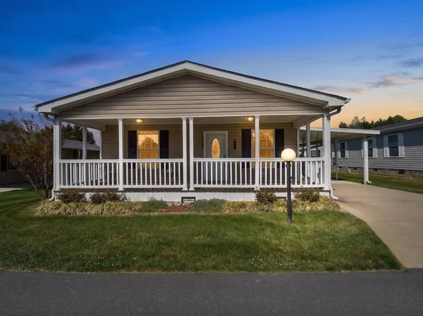 420 Elzie Hill Dr, Hendersonville, NC 28792