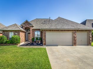828 Carol Ann Pl, Moore, OK 73160