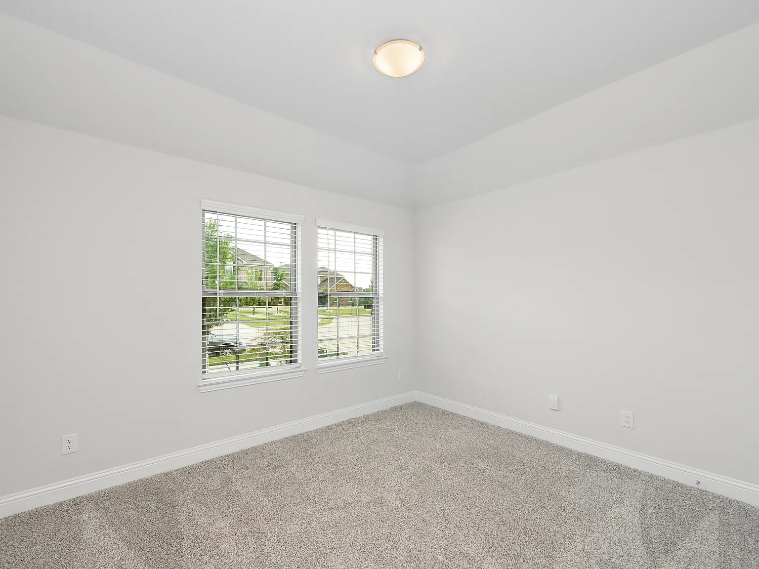 4 bed, 2174 sqft, $2,500 — Photo 2