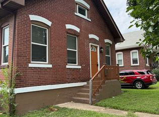 452 Whitelaw Ave, Wood River, IL 62095