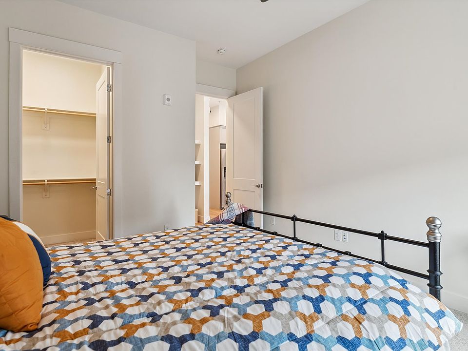 Primary bedroom with walk in closet and 10 foot ceilngs