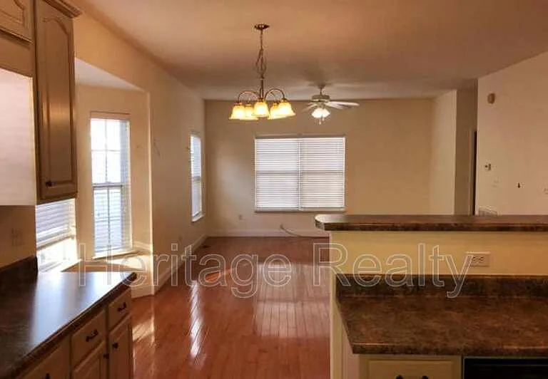 3006 Franklin Ave — Photo 6