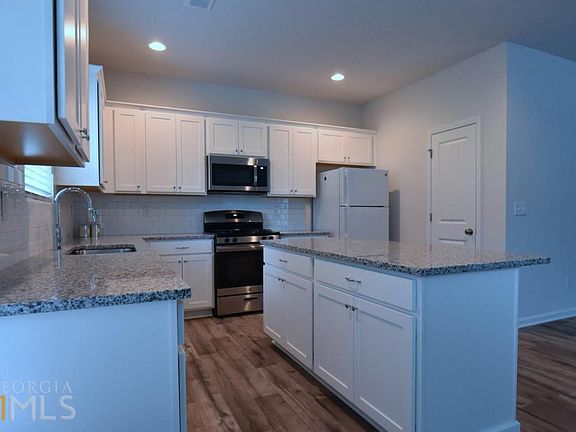 3rd image of 20 Wesley Way N
