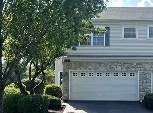 5 Carousel Cir, Hershey, PA 17033