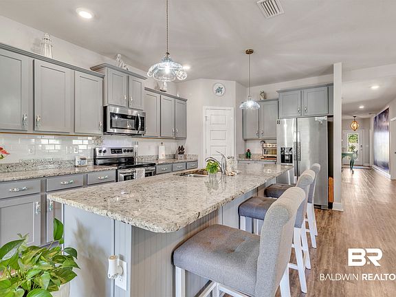 4th image of 377 Apollo Ave